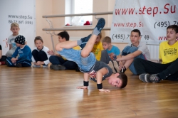 break_dance_battle_himki-1749.jpg Брейк начинается с малого - но только сильные физически и духом продолжают танцевать