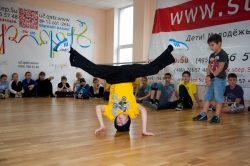 break_dance_battle_himki-1757.jpg стойка на голове - танцуем брейк