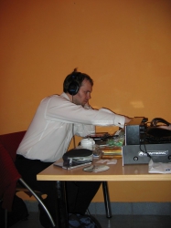 Ди джей на танцевальном вечере в школе танцаimg_015.jpg dj Сергей на вечеринке шкуолы танцев
